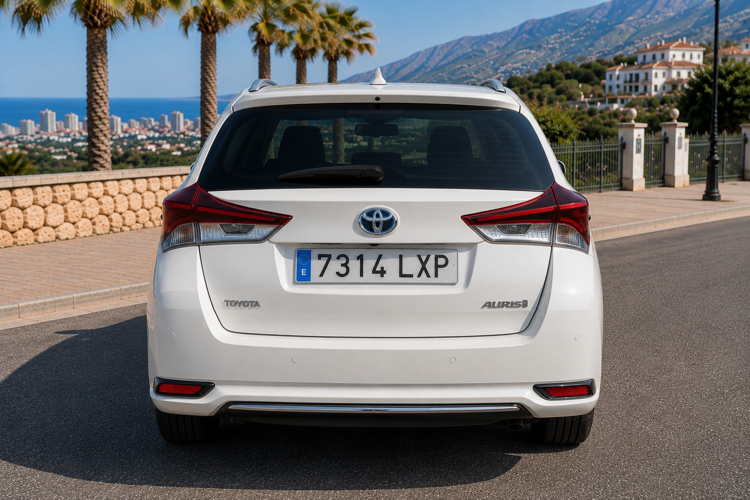 Toyota Auris универсал — фото 5